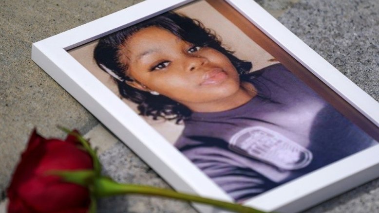 Ex-policial se declara culpada de fraude em buscas em que afro-americana morreu