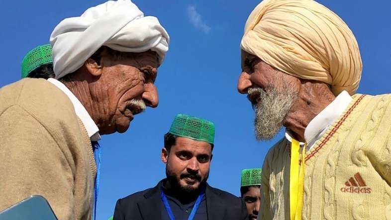 Irmãos da Índia e Paquistão se reencontram 75 anos depois da Partição