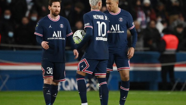 Mãe de Mbappé diz que problemas no vestiário do PSG devem ser resolvidos em breve