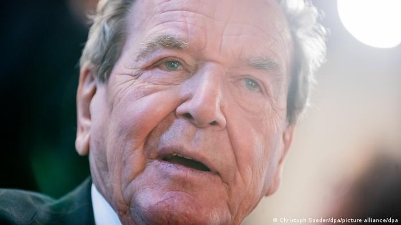 Após reunir-se com Putin, Schröder opina sobre gás e guerra