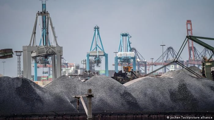 União Europeia passa a proibir importação de carvão russo