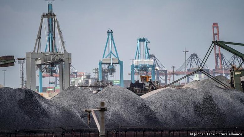 União Europeia passa a proibir importação de carvão russo