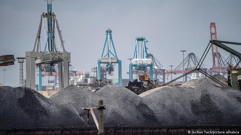 União Europeia passa a proibir importação de carvão russo