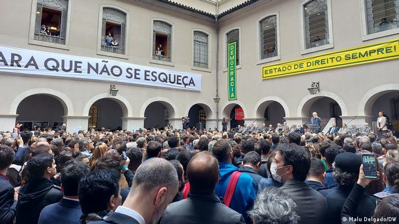 Pluralidade marca ato pela democracia em São Paulo