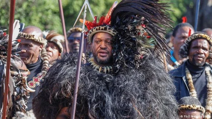 Novo rei zulu é coroado na África do Sul