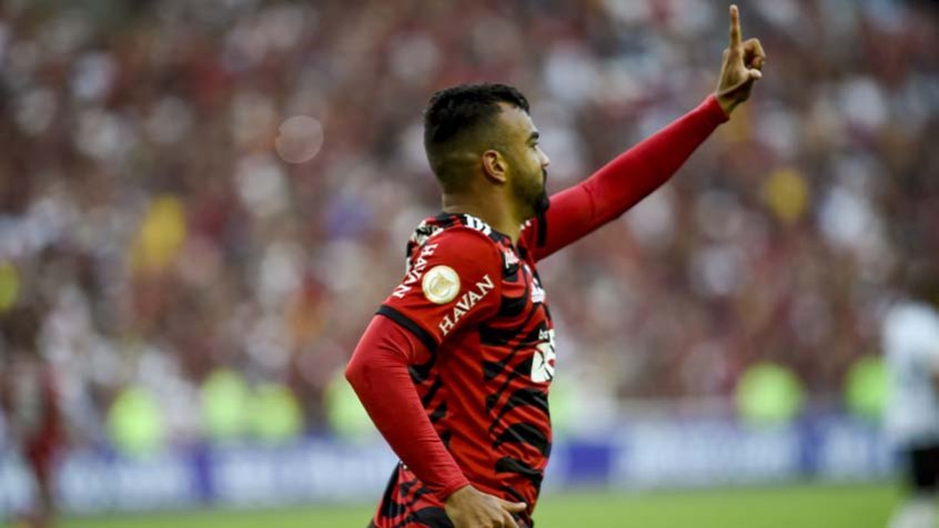 Fabrício Bruno ressalta superação no Flamengo e rechaça exaltação após goleada sobre o Athletico
