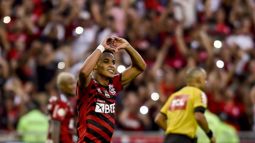 Flamengo atropela Athletico e web vai à loucura com time de Dorival Jr
