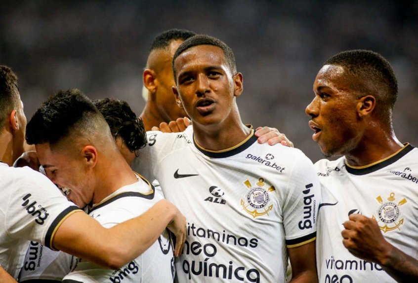 Contra o Fortaleza, Corinthians tenta seguir sonhando no Brasileirão