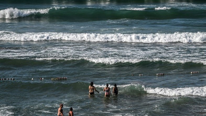 O 'privilégio' de nadar entre dois continentes em Istambul