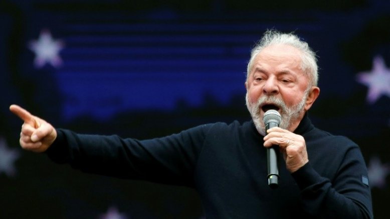 O ex-presidente Luiz Inácio Lula da Silva, candidato à Presidência, discursa em ato de campanha em São Paulo, 20 de agosto de 2022 - AFP