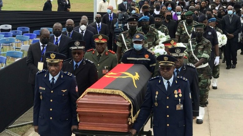 Angola presta homenagem a presidente falecido após eleições questionadas