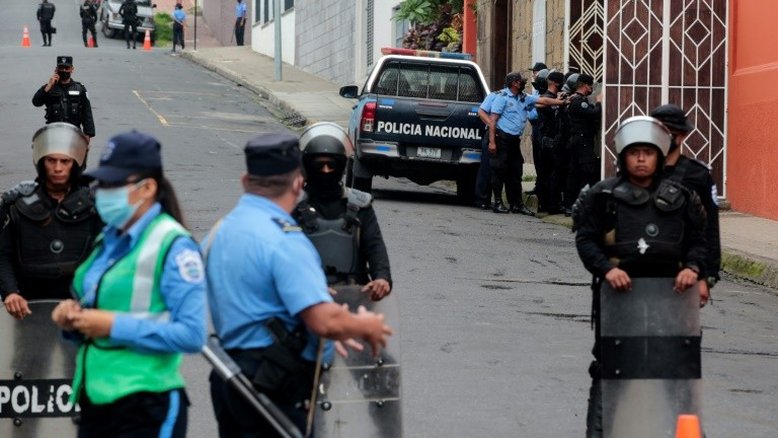 Polícia da Nicarágua entra na residência de bispo crítico de Ortega