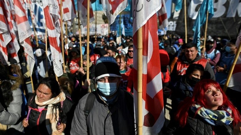 Manifestantes levantam acampamento no centro de Buenos Aires
