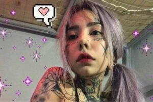 Musa do OnlyFans é encontrada morta a facadas em apartamento na Rússia