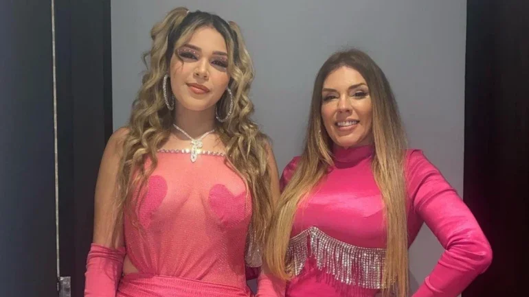 Filha de Simony comenta sobre não falar do tratamento de câncer da mãe. 