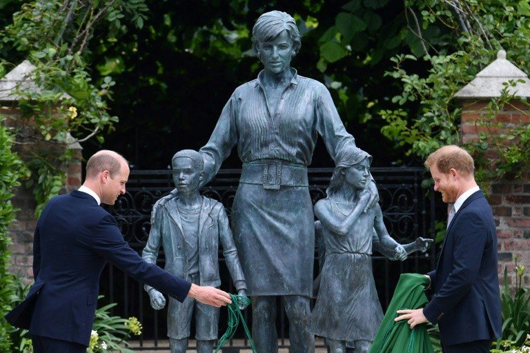 25 anos após sua morte, a vida da princesa Diana continua sendo celebrada 10 25 anos após sua morte, a vida da princesa Diana continua sendo celebrada