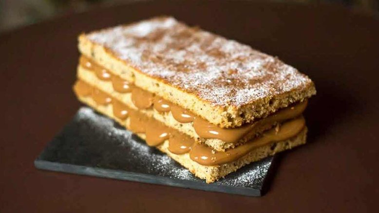 Receita muito fácil de bolo de banana com doce de leite (Foto: Divulgação/ Cauê Porto)