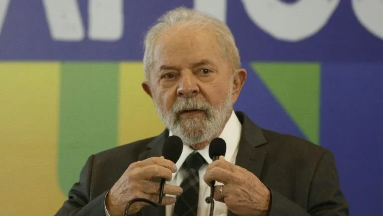 Lula da Silva, candidato de esquerda para as próximas eleições no Brasil, durante entrevista coletiva com correspondentes estrangeiros em São Paulo, em 22 de agosto de 2022. - AFP
