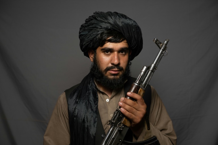 Os talibãs 'contentes com a partida dos infiéis' do Afeganistão