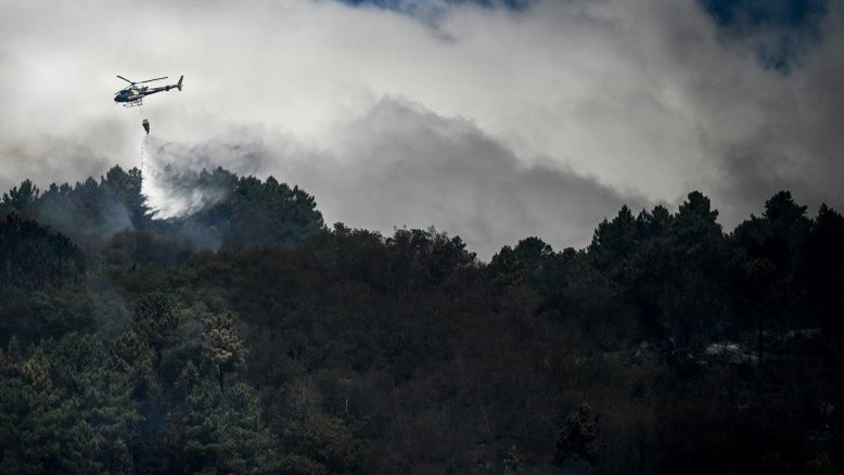 Portugal, em estado de alerta, continua lutando contra vários incêndios