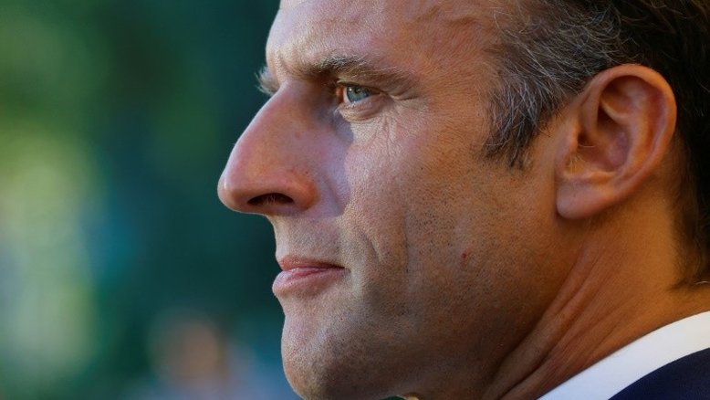 Presidente francês visita Argélia para reforçar relações