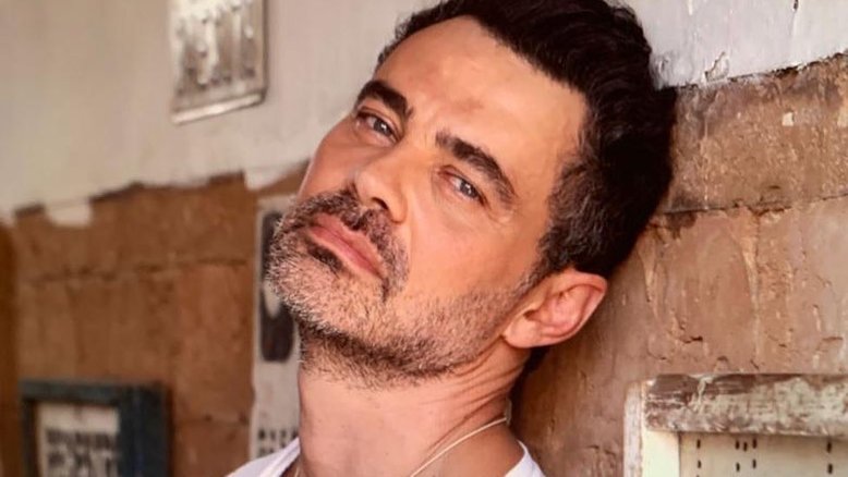 Carmo Dalla Vecchia se considera 'virgem' no sexo heterossexual: 'Nunca transei com mulheres'