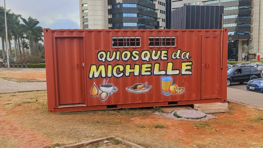 Containers irregulares tomam áreas públicas e parques de Brasília