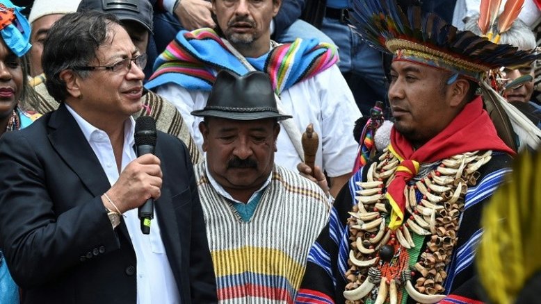 Petro toma posse como primeiro presidente de esquerda da Colômbia