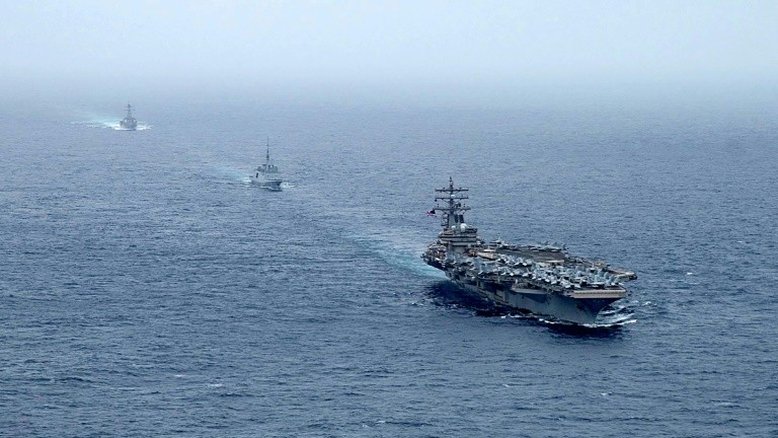 Embarcações militares dos EUA navegam pela região de Taiwan