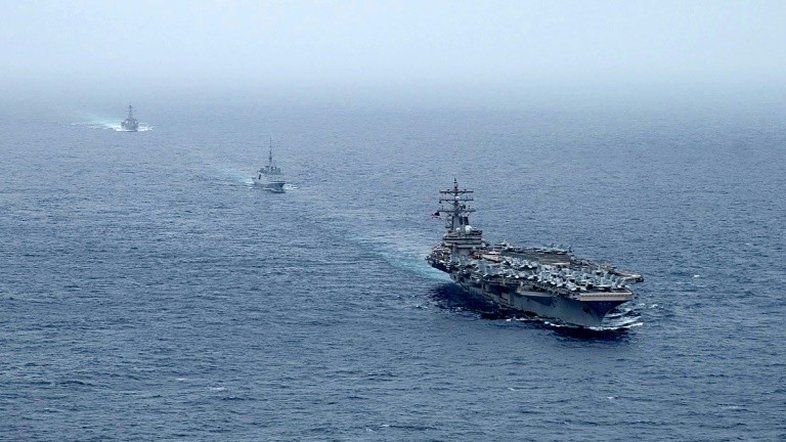 Embarcações militares dos EUA navegam pela região de Taiwan