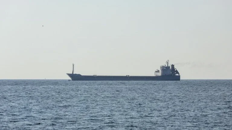 Ucrânia e Rússia acusam-se mutuamente de bombardeios perto de reator nuclear
