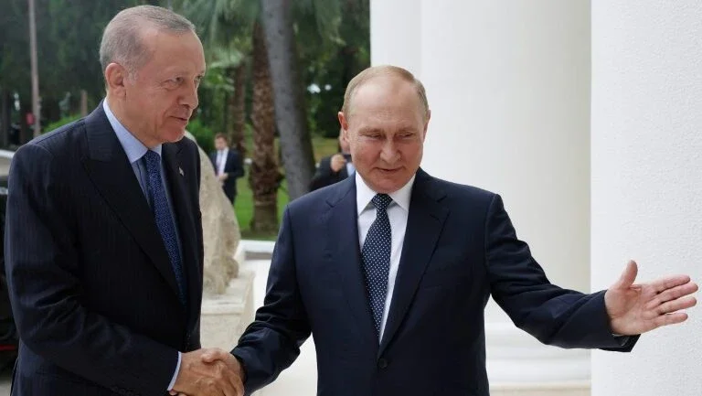 Erdogan confirma que Turquia pagará gás russo em rublos
