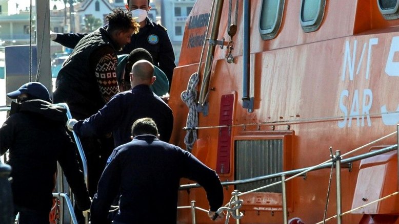 Dezenas de migrantes desaparecidos após naufrágio no Mar Egeu na Grécia