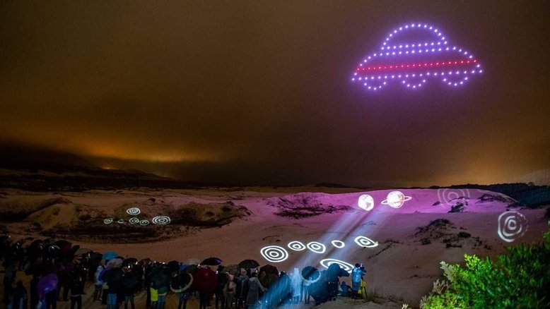 'Ballet' de drones forma imagens no céu de Florianópolis