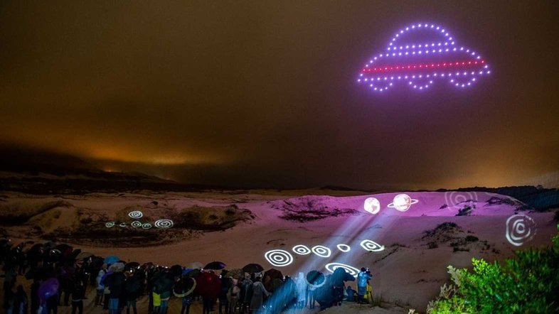 'Ballet' de drones forma imagens no céu de Florianópolis