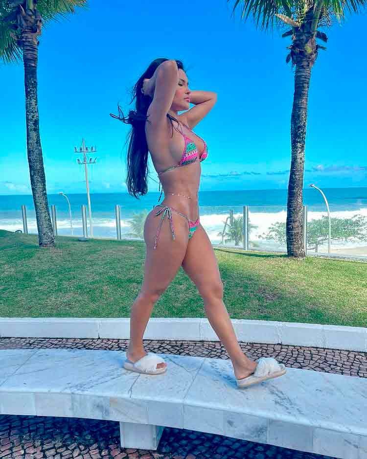 Flay ostenta corpão escultural em viagem pelo Rio de Janeiro; veja fotos 9 Flay ostenta corpão escultural em viagem pelo Rio de Janeiro. Foto: Reprodução Instagram