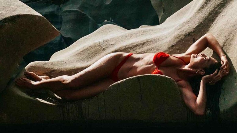Juliana Paes posa de biquíni em novas fotos na Chapada dos Veadeiros: 'Apaixonada'