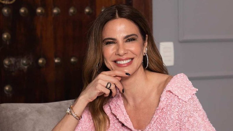 Com fortes dores nas costas, Luciana Gimenez é internada em São Paulo