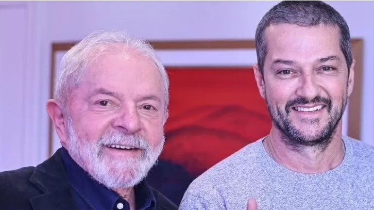 Ex-apoiador de Mouro, Marcelo Serrado posa com Lula e declara voto no petista