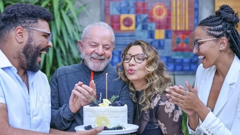 Paulo Vieira marca presença em aniversário de Janja, esposa de Lula