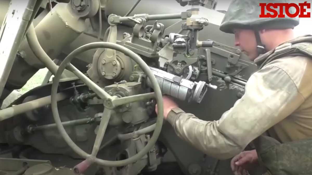 Rebeldes ucranianos usam artilharia pesada para atacar