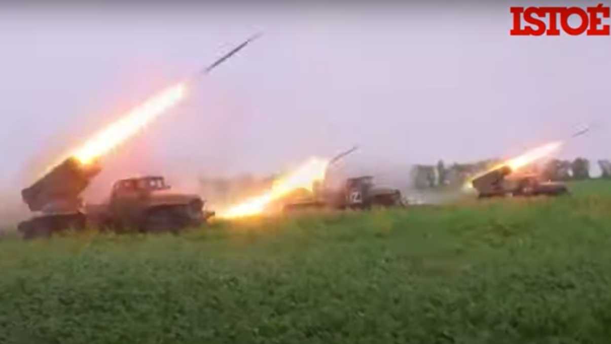 Russos fazem ataque poderoso com lança-foguetes na Ucrânia