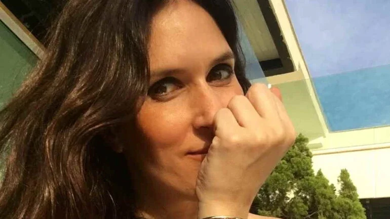 Sabine foi presa em agosto de 2022 após uma denúncia da Promotoria do Rio de Janeiro baseada nos crimes citados, ocorridos entre janeiro de 2020 e abril de 2021