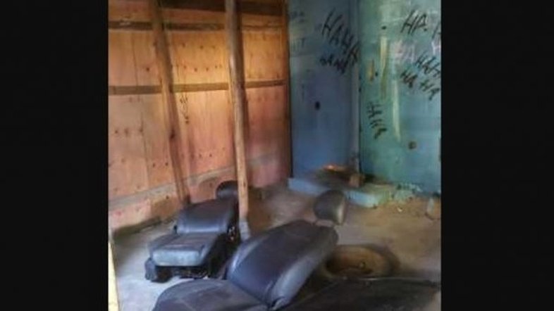 Jovem nega beijo para chefe de facção e é levada ao 'tribunal do crime'