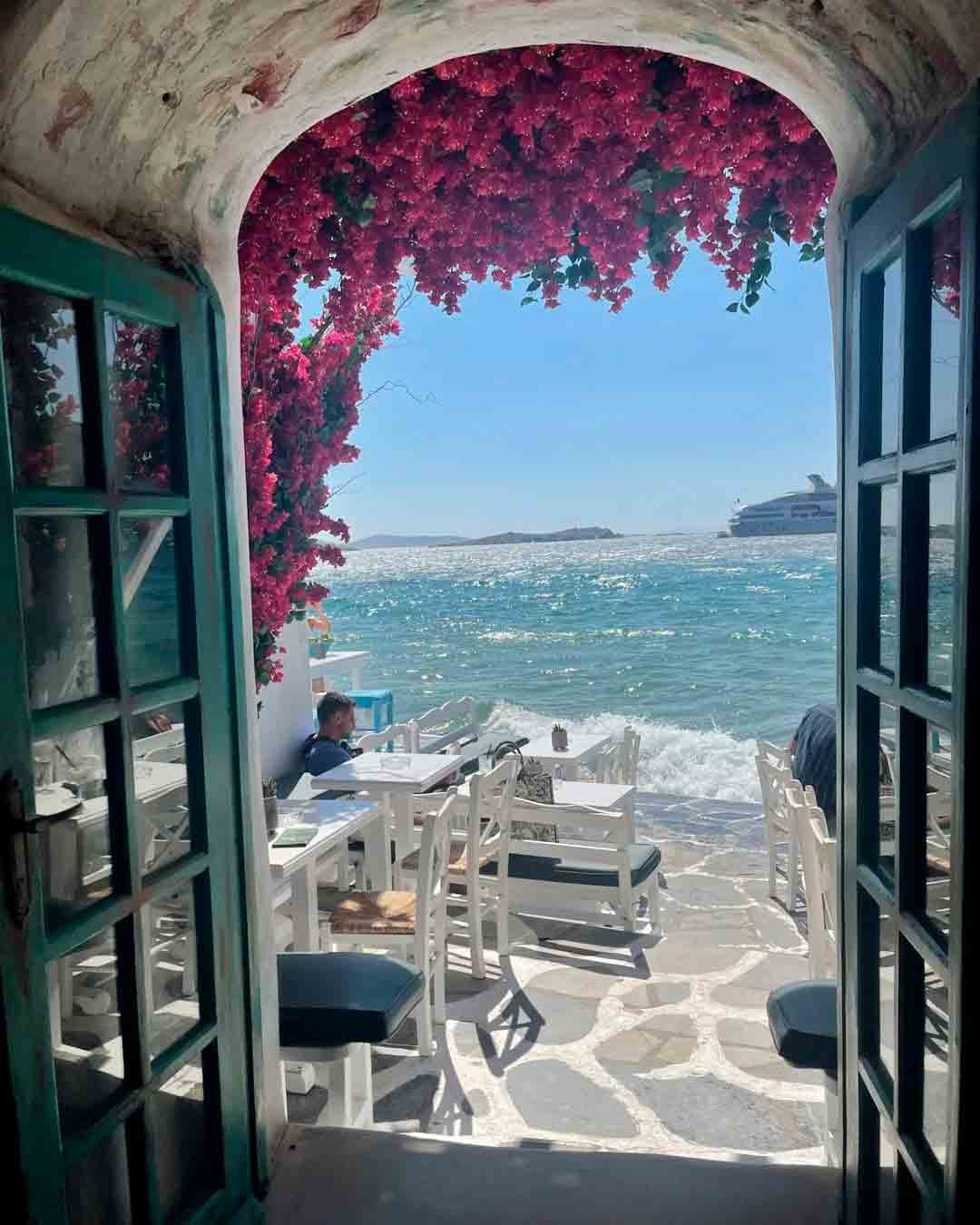Com biquíni decotado, Mariana Ximenes curte praia em Mykonos 8 Com biquíni decotado, Mariana Ximenes curte praia em Mykonos. Foto: Reprodução Instagram
