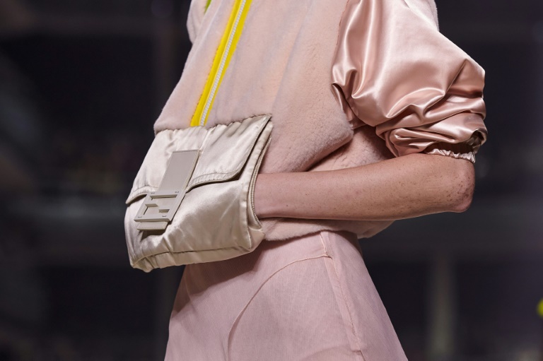 Novo clássico: o retorno da bolsa Baguette da Fendi, Moda