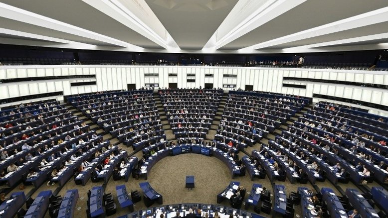 Hungria é uma 'autocracia eleitoral', afirma Parlamento Europeu