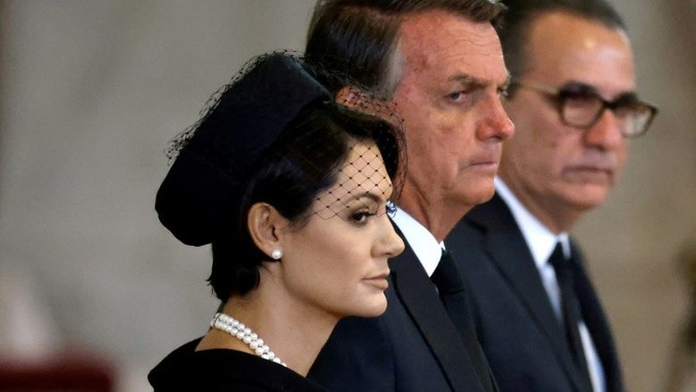 Baderna bolsonarista no funeral da rainha
