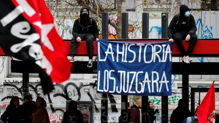 Boric inicia busca por detentos desaparecidos durante ditadura no Chile