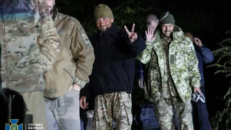 55 militares retornam à Rússia após troca de prisioneiros com a Ucrânia